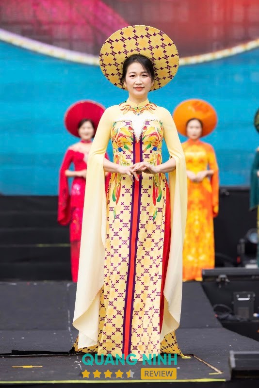 Áo Dài Thoa Vũ Hạ Long