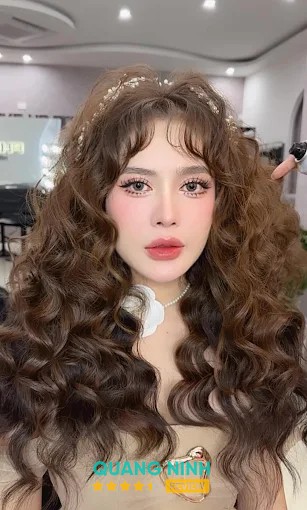 Không gian cửa hàng Tóc giả Cẩm Phả