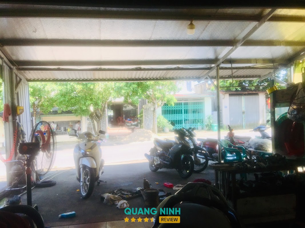 Khu vực sửa xe tại Sửa Chữa Xe Máy Xuân Giới
