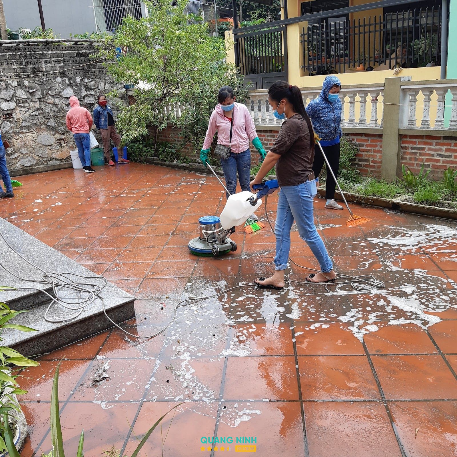 Đội ngũ Công ty Dịch vụ Phương Đông